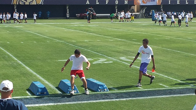 国足备战世界杯又晚了，邵佳一主打年轻牌，30岁老将淡出新国家队